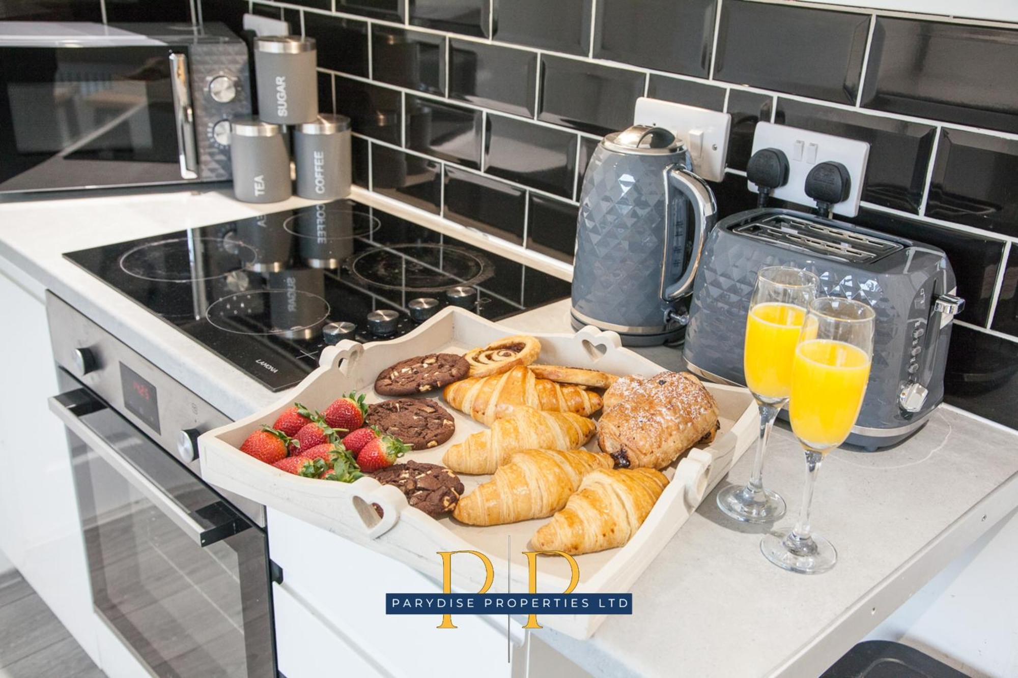The Knutton House - Spacious Comfort By Parydise Properties - Leisure & Business Stays - Sleeps 7 Newcastle-under-Lyme Exterior foto