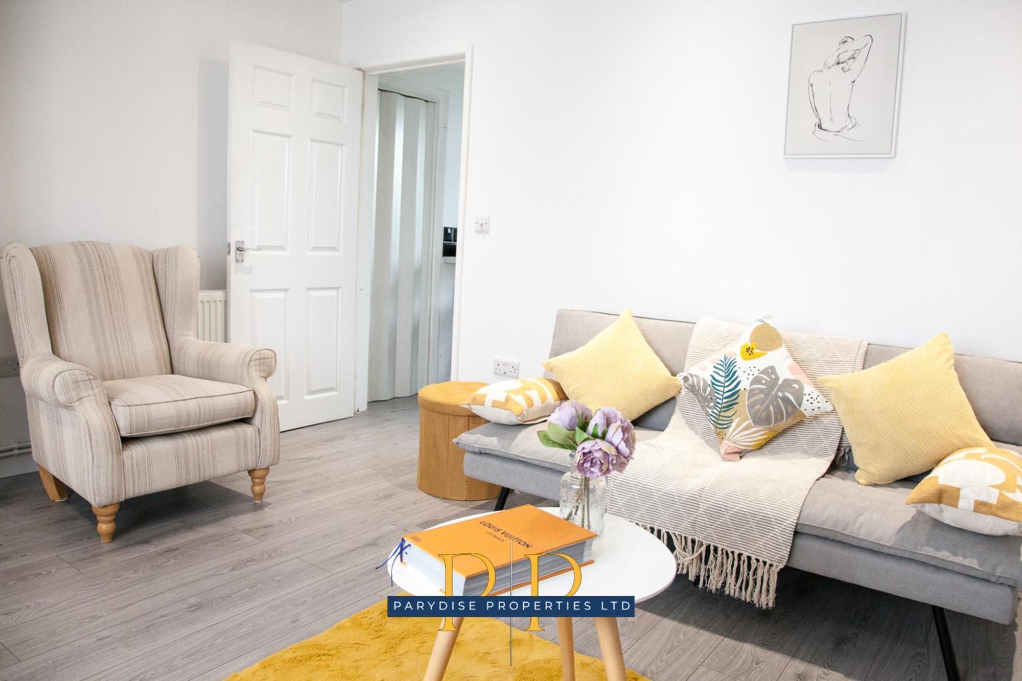 The Knutton House - Spacious Comfort By Parydise Properties - Leisure & Business Stays - Sleeps 7 Newcastle-under-Lyme Exterior foto