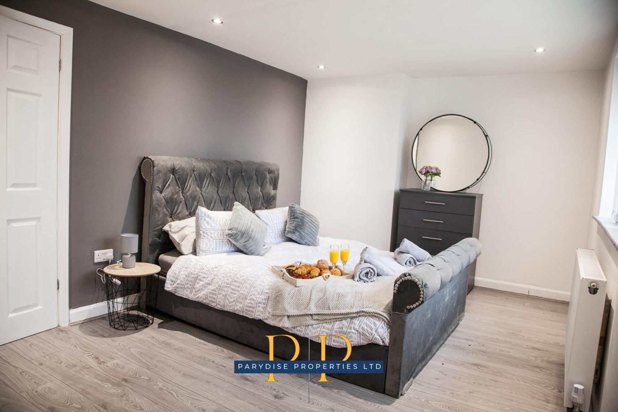 The Knutton House - Spacious Comfort By Parydise Properties - Leisure & Business Stays - Sleeps 7 Newcastle-under-Lyme Exterior foto